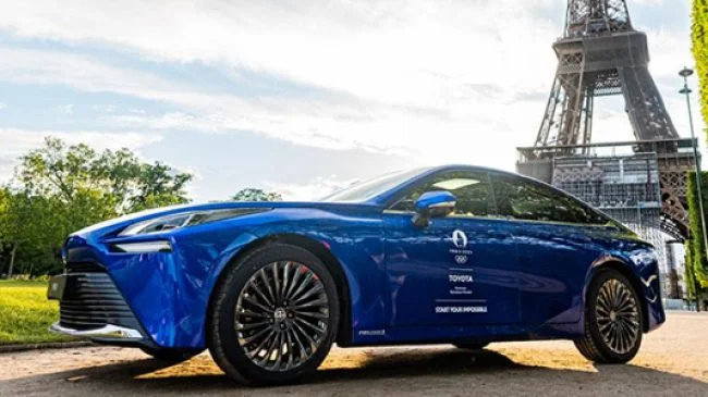 Toyota ilumina la torre Eiffel con la tecnología en la pila de combustible